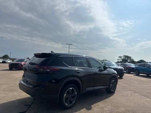 Certified 2024 Nissan Rogue SV FWD image 22