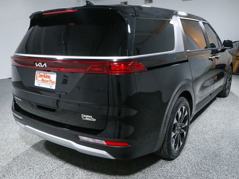 Used 2024 Kia Carnival EX FWD image 7