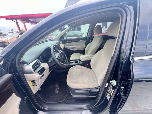 Used 2018 Kia Sorento FWD image 4