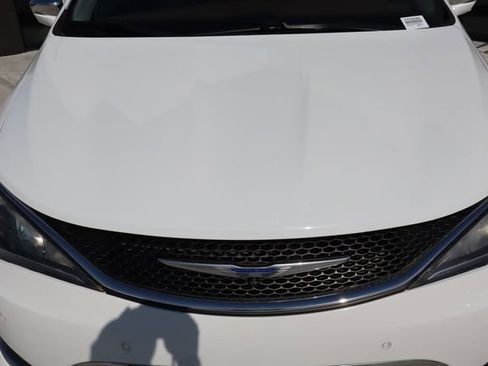 Used 2019 Chrysler Pacifica Limited w/ Advanced Safetytec Group FWD image 10