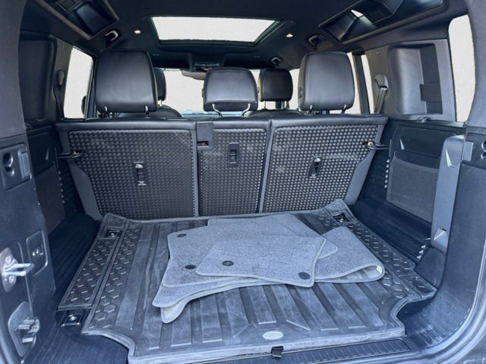Certified 2024 Land Rover Defender 110 S AWD/4WD image 19