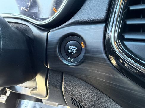 Used 2021 Jeep Grand Cherokee Laredo X image 27