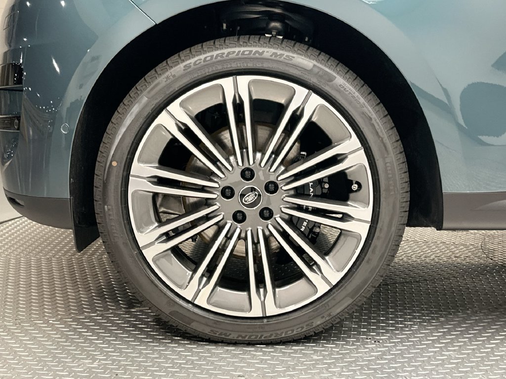 New 2025 Land Rover Range Rover Sport SE AWD/4WD image 4