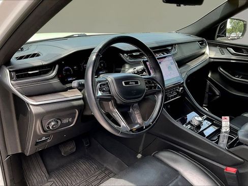 Used 2022 Jeep Grand Cherokee L Overland w/ Advanced Protech Group III AWD/4WD image 16