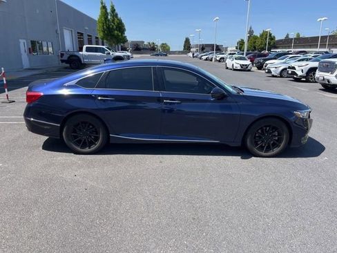 Used 2018 Honda Accord Touring image 8