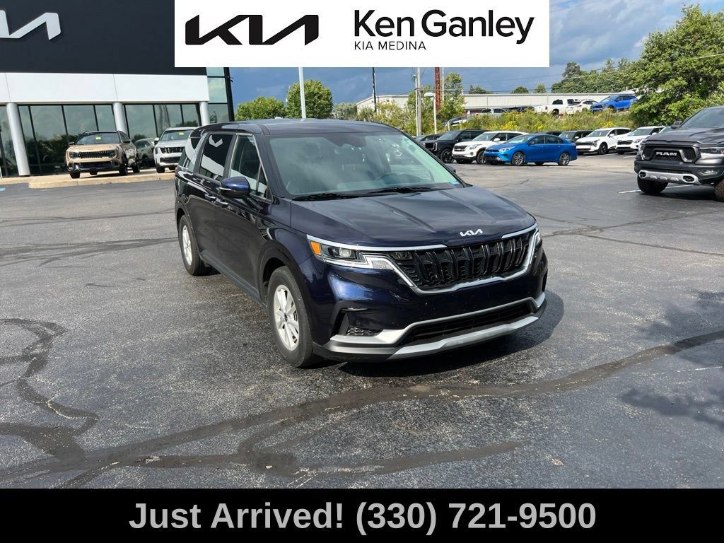 Certified 2024 Kia Carnival LX FWD image 3