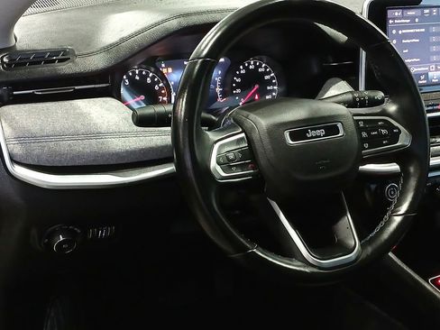 Used 2022 Jeep Compass Latitude w/ Sun and Sound Group AWD/4WD image 18