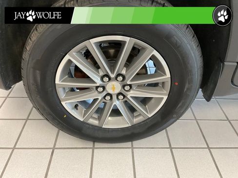 Used 2024 Chevrolet Traverse LT FWD image 7