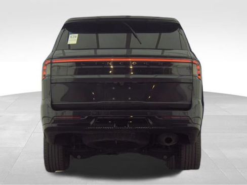 Used 2025 Lincoln Navigator Reserve image 13