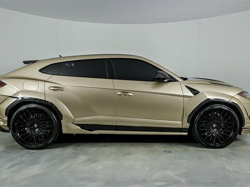 Used 2023 Lamborghini Urus Performante AWD/4WD image 14