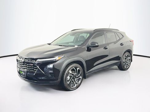 Used 2024 Chevrolet Trax RS w/ Sunroof Package FWD image 3