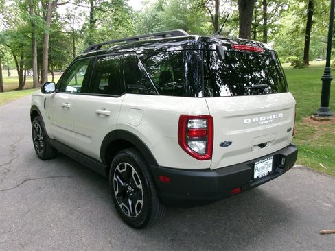 Used 2024 Ford Bronco Sport Outer Banks w/ Tech Package AWD/4WD image 7