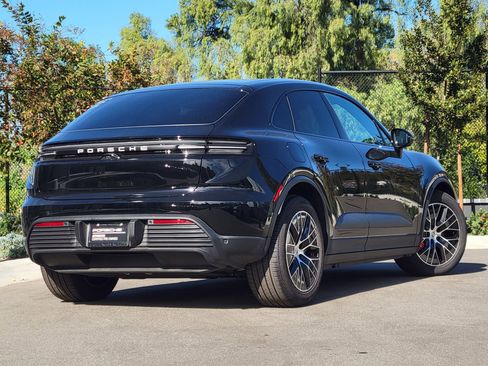 Used 2025 Porsche Macan 4S Electric image 7