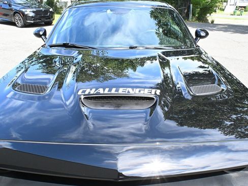 Used 2016 Dodge Challenger SRT Hellcat RWD image 5