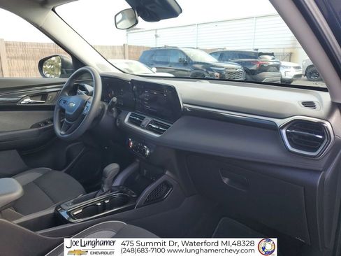 Used 2025 Chevrolet TrailBlazer LS w/ LPO, Blackout Package image 29