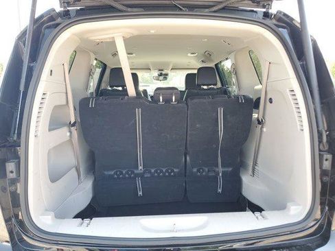 Used 2024 Chrysler Pacifica Touring-L FWD image 7