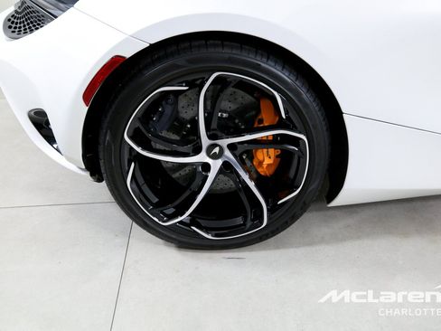 Used 2024 McLaren 750S Spider RWD image 23