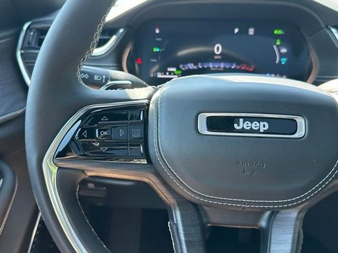 Used 2023 Jeep Grand Cherokee Overland AWD/4WD image 21