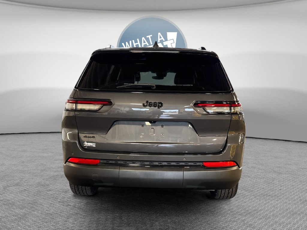Used 2024 Jeep Grand Cherokee L Altitude AWD/4WD image 5