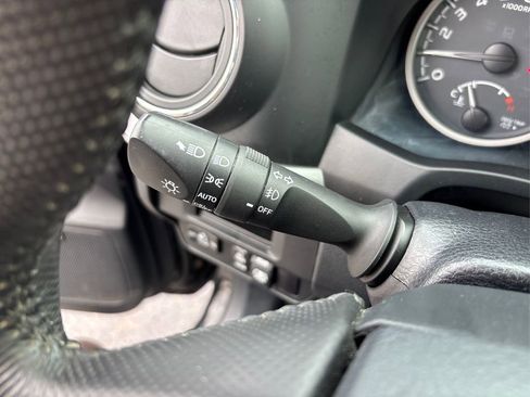 Used 2017 Toyota Tacoma Limited image 27