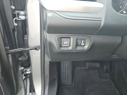 Used 2023 GMC Acadia SLE w/ Driver Convenience Package image 38