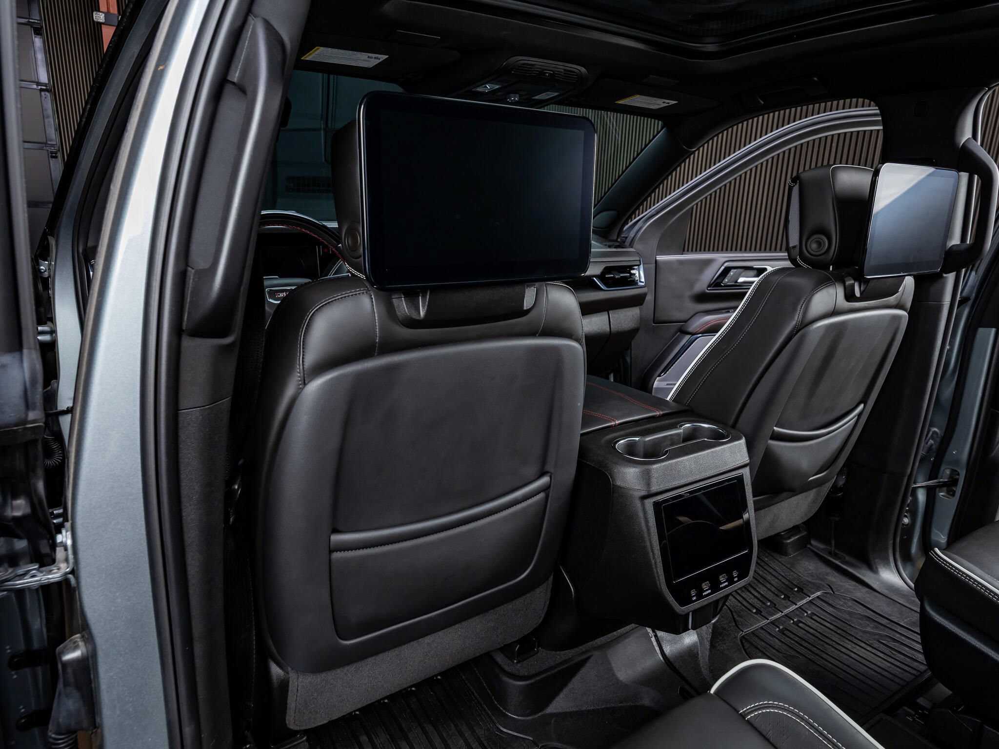Used 2025 GMC Yukon AT4 Ultimate AWD/4WD image 34
