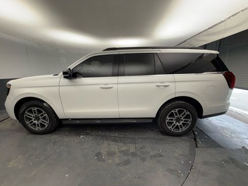 New 2026 Ford Expedition Active image 9