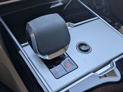 New 2026 Land Rover Range Rover SE image 15