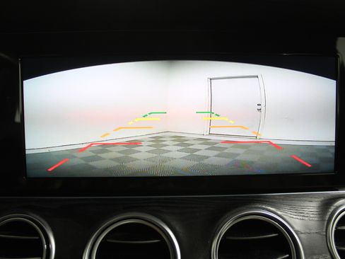 Used 2017 Mercedes-Benz E 300 4MATIC image 14