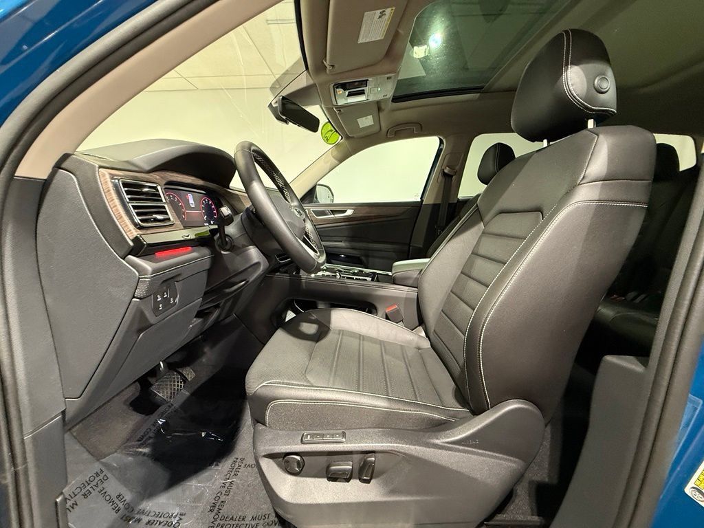 Used 2025 Volkswagen Atlas SEL AWD/4WD image 13