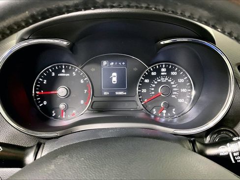 Used 2017 Kia Forte EX image 19