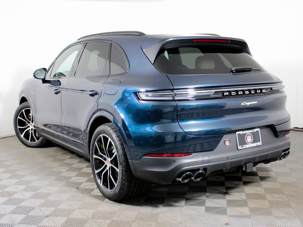 Certified 2026 Porsche Cayenne E-Hybrid AWD/4WD image 3