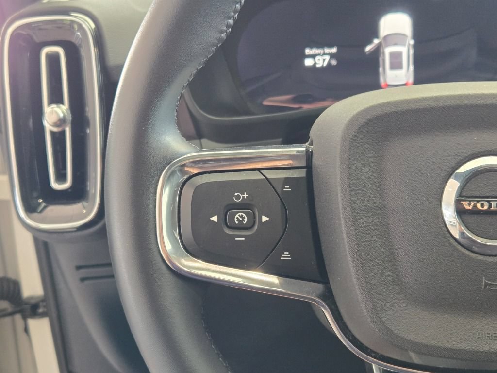Used 2023 Volvo XC40 Recharge Plus AWD/4WD image 29