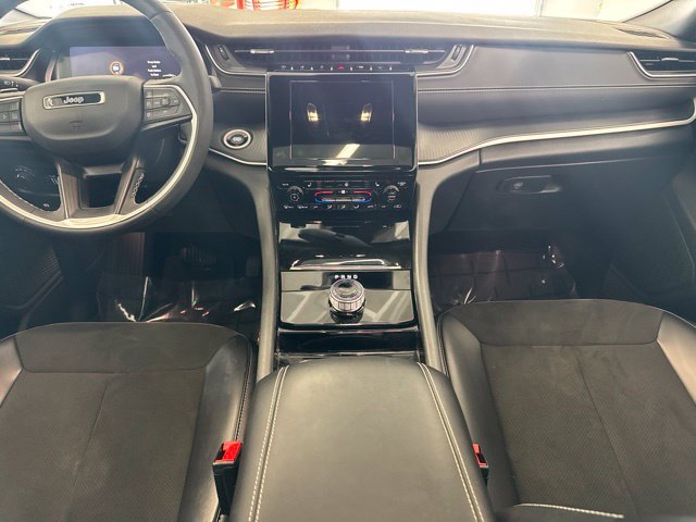 Used 2023 Jeep Grand Cherokee Altitude AWD/4WD image 3