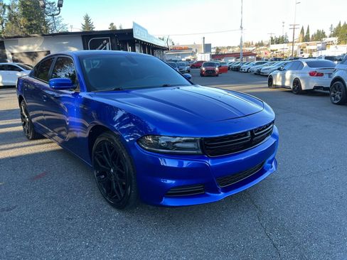 Used 2020 Dodge Charger SXT RWD image 3
