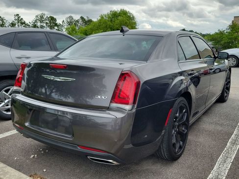 Used 2019 Chrysler 300 Touring w/ Sport Appearance Package RWD image 6