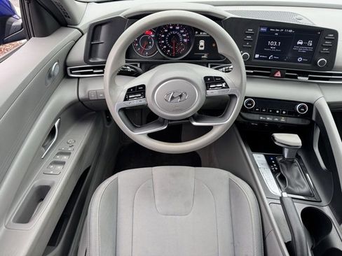 Used 2021 Hyundai Elantra SEL image 11