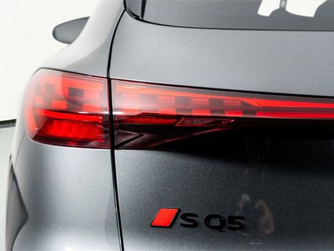 Used 2025 Audi SQ5 Premium Plus image 12