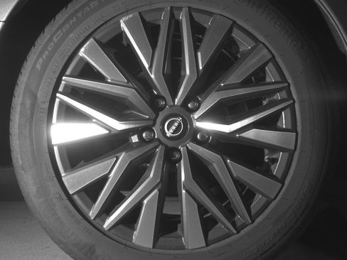 Used 2025 Nissan Altima 2.5 SV FWD image 15