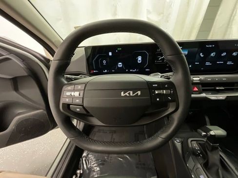 Used 2025 Kia K4 EX FWD image 11