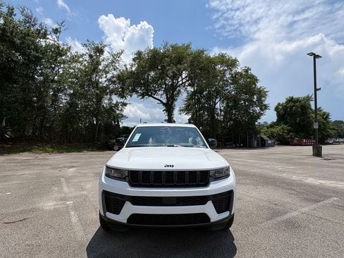 New 2026 Jeep Grand Cherokee L 2WD image 8