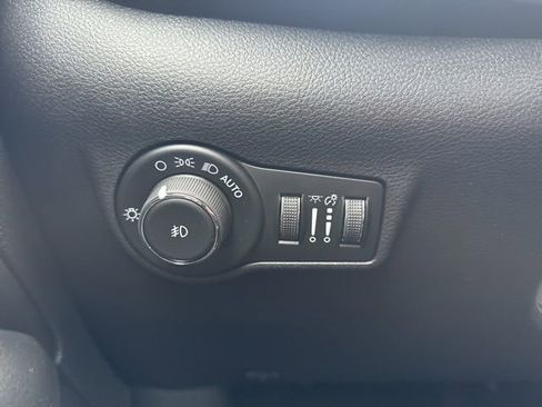 New 2026 Jeep Compass Latitude image 11