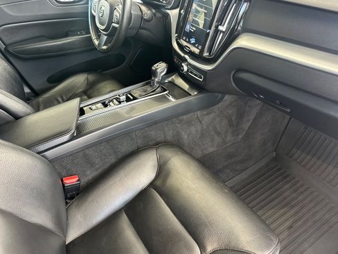 Used 2018 Volvo XC60 T6 Momentum w/ Convenience Package AWD/4WD image 19