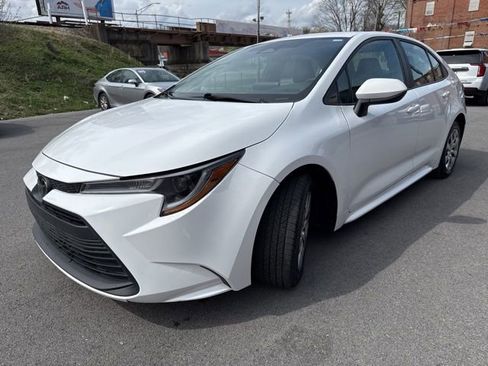 Used 2023 Toyota Corolla LE image 5