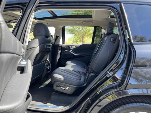 Used 2022 BMW X7 xDrive40i w/ Premium Package image 63