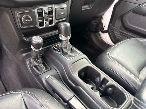 Used 2021 Jeep Wrangler Unlimited Sahara w/ Cold Weather Group AWD/4WD image 25