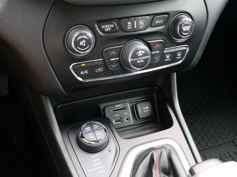 Used 2018 Jeep Cherokee Trailhawk w/ Quick Order Package 27L image 16