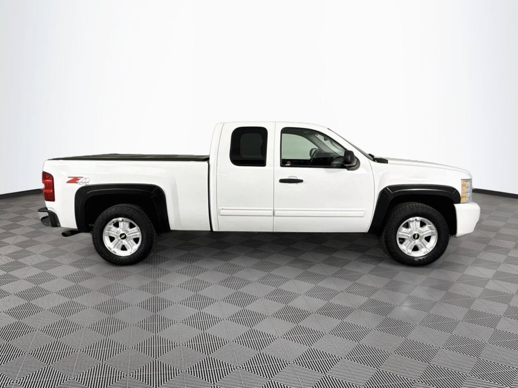 Used 2011 Chevrolet Silverado 1500 LT AWD/4WD image 8