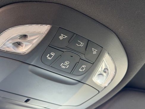 Used 2026 Chrysler Pacifica Select FWD image 36