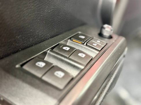 Used 2019 Toyota Tacoma TRD Sport w/ Technology Package image 18